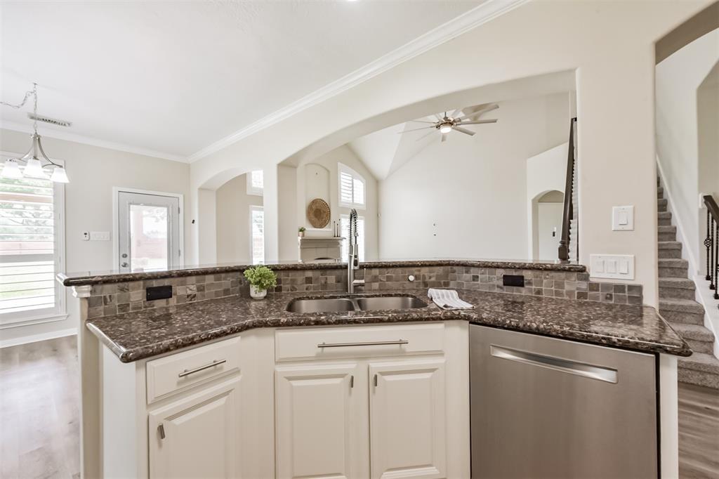 2401 Dry Bank Lane, Pearland, Texas image 12