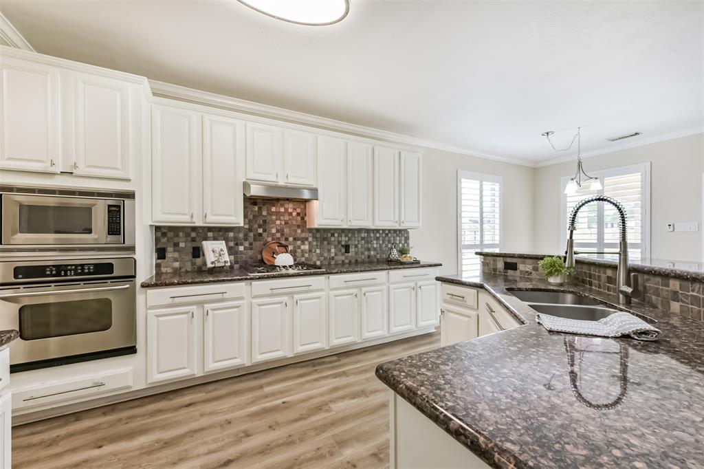 2401 Dry Bank Lane, Pearland, Texas image 10