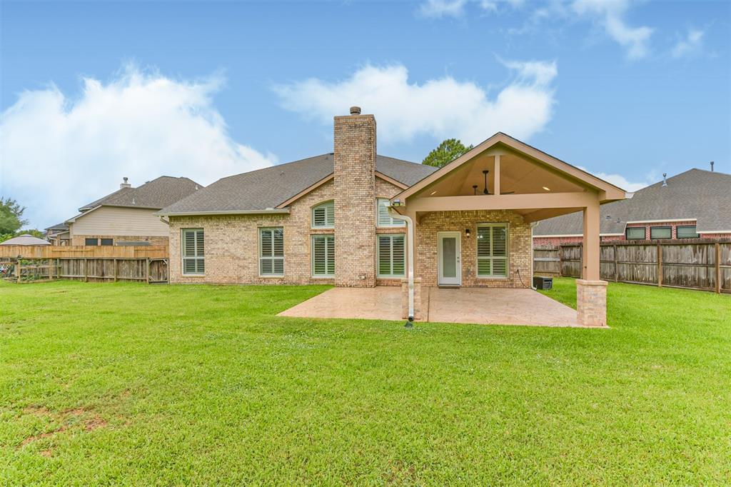 2401 Dry Bank Lane, Pearland, Texas image 2