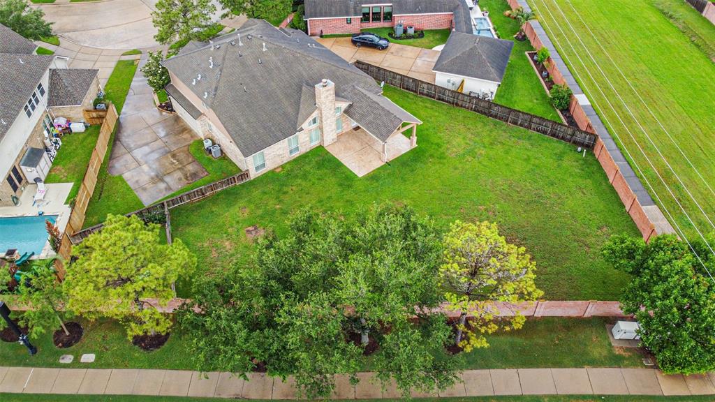2401 Dry Bank Lane, Pearland, Texas image 3