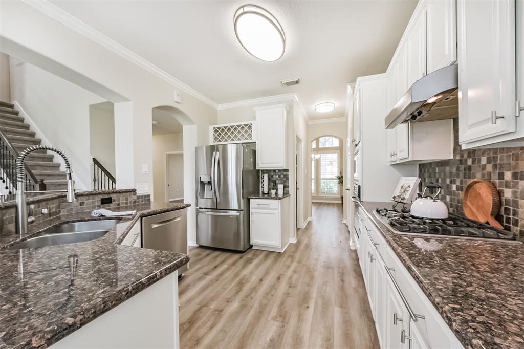 2401 Dry Bank Lane, Pearland, Texas image 11