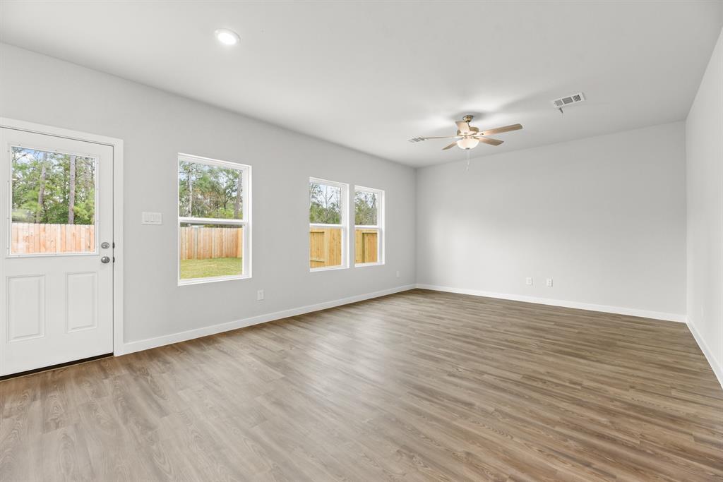 10743 Red Flagstone Drive, Conroe, Texas image 9