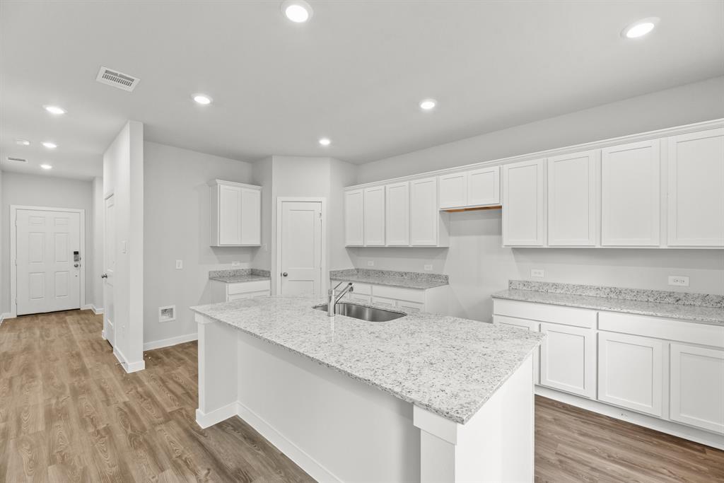10743 Red Flagstone Drive, Conroe, Texas image 2