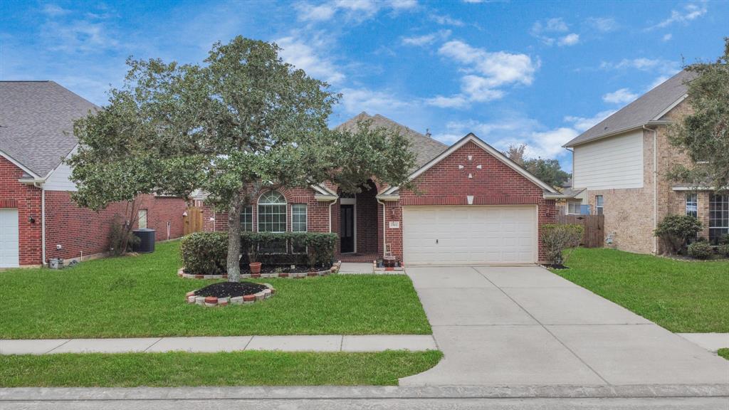 2502 Suncreek Lane, Pearland, Texas image 2