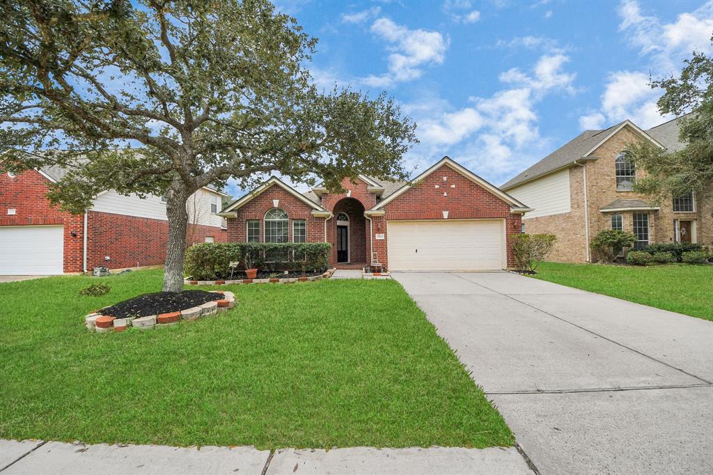 2502 Suncreek Lane, Pearland, Texas image 4