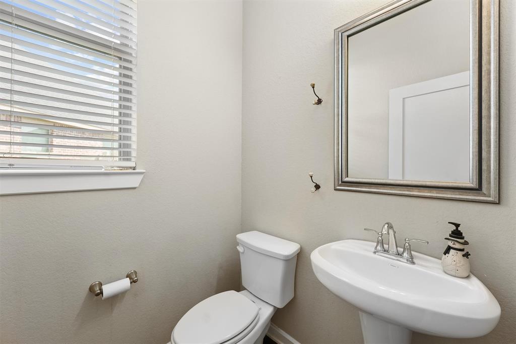 17040 Shy Leaf Court, Conroe, Texas image 13