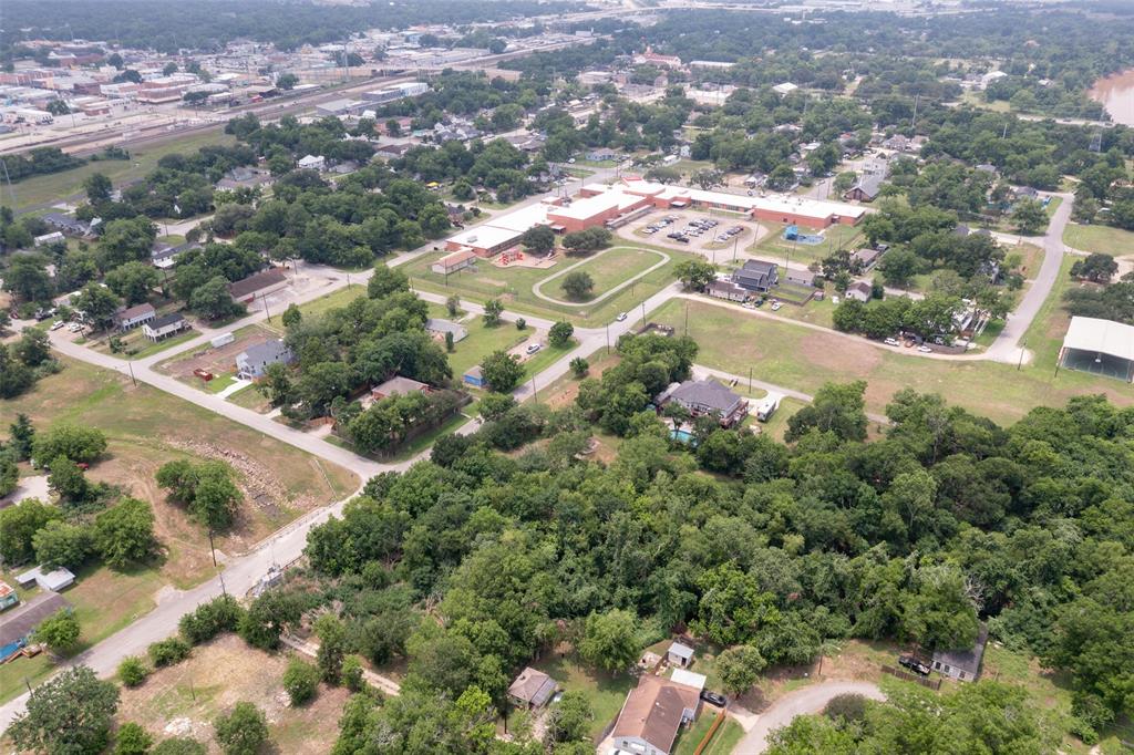 2211 Avenue B, Rosenberg, Texas image 2