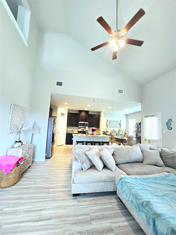 408 Long Beach Bay Drive, Katy, Texas image 12
