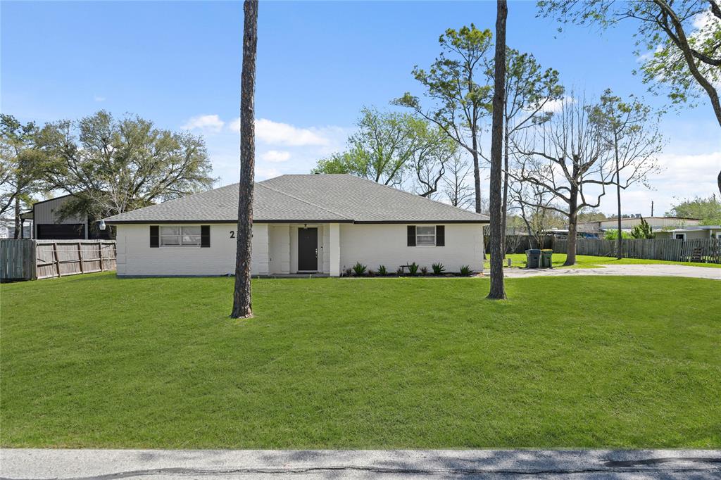2105 Melanie Lane, Pearland, Texas image 24