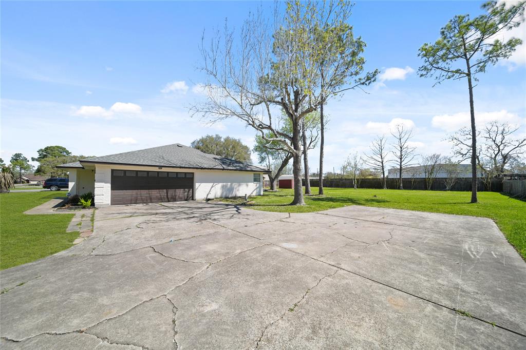 2105 Melanie Lane, Pearland, Texas image 22