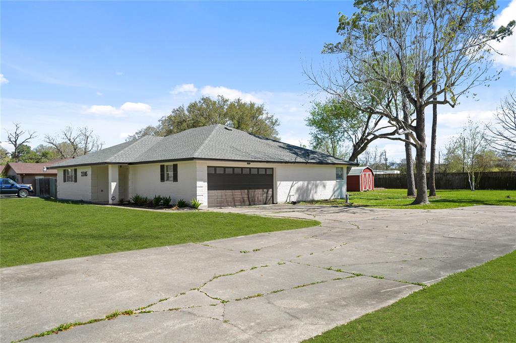2105 Melanie Lane, Pearland, Texas image 21