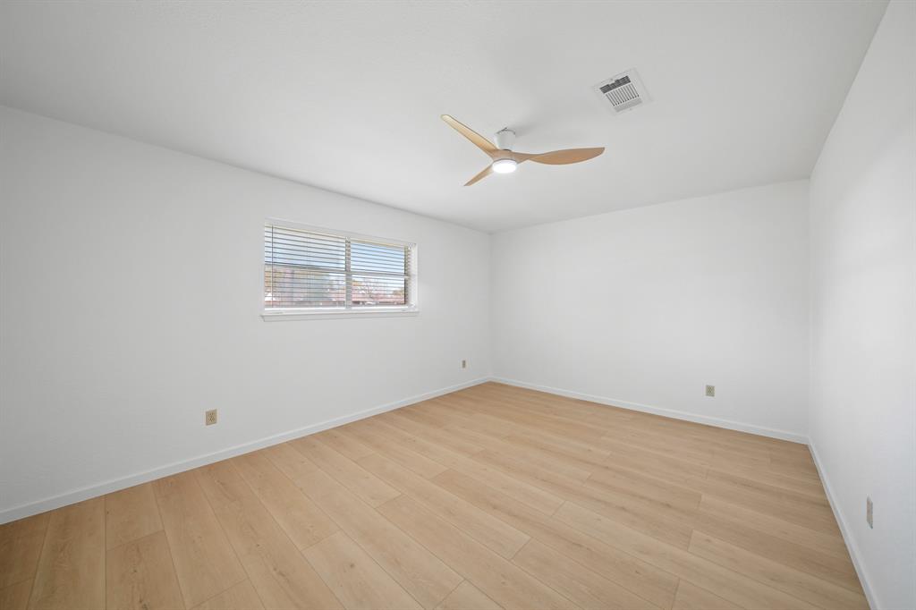 2105 Melanie Lane, Pearland, Texas image 13