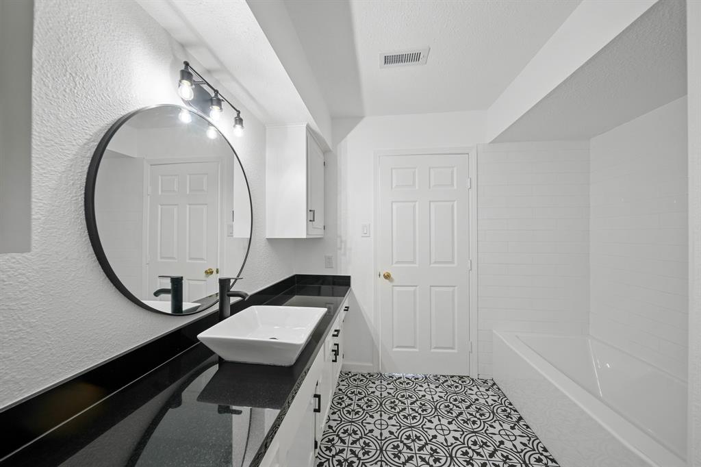 2105 Melanie Lane, Pearland, Texas image 11
