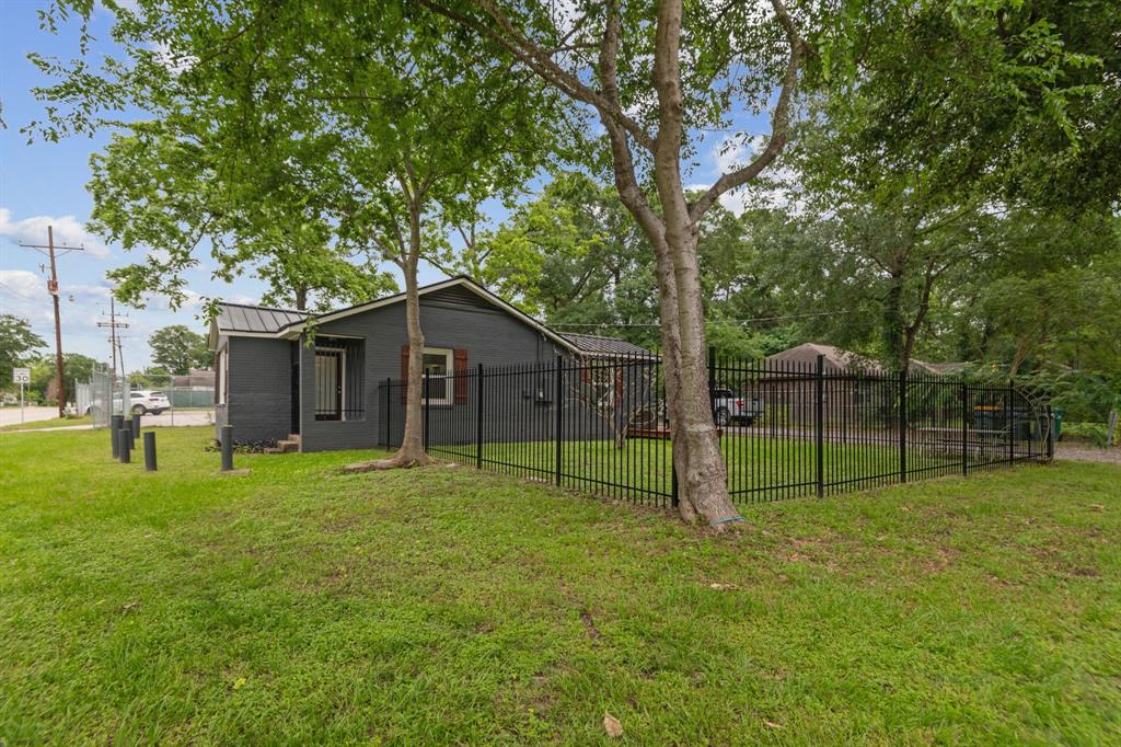 507 Silverdale Drive, Conroe, Texas image 25