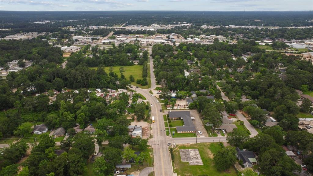 507 Silverdale Drive, Conroe, Texas image 4