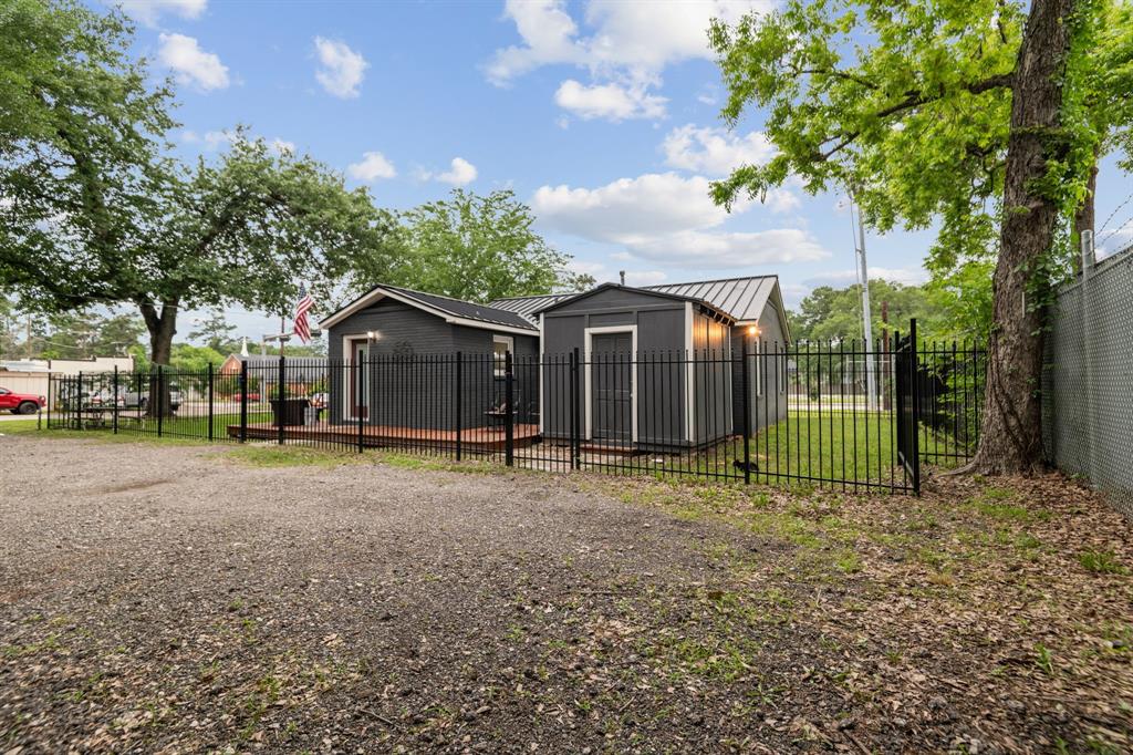 507 Silverdale Drive, Conroe, Texas image 26