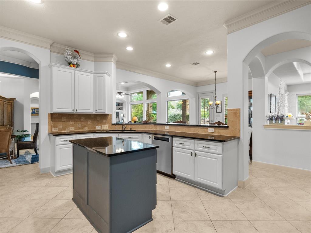 3609 Parkside Drive, Pearland, Texas image 17