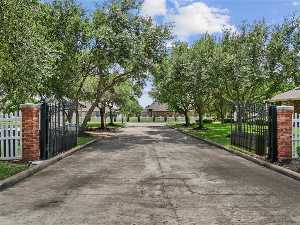 3609 Parkside Drive, Pearland, Texas image 39