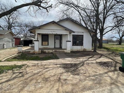 Photo of 705 Needham Street, Coleman, TX 76834 (MLS # 89430155)