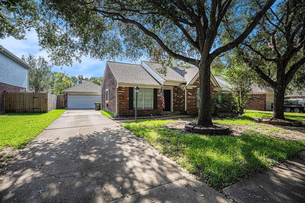 4007 Spring Forest Drive, Pearland, Texas image 3