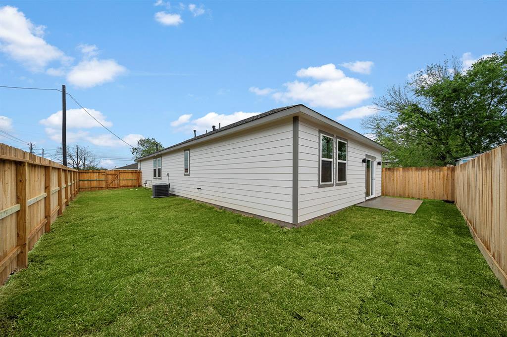 300 Stewart Street, Baytown, Texas image 14