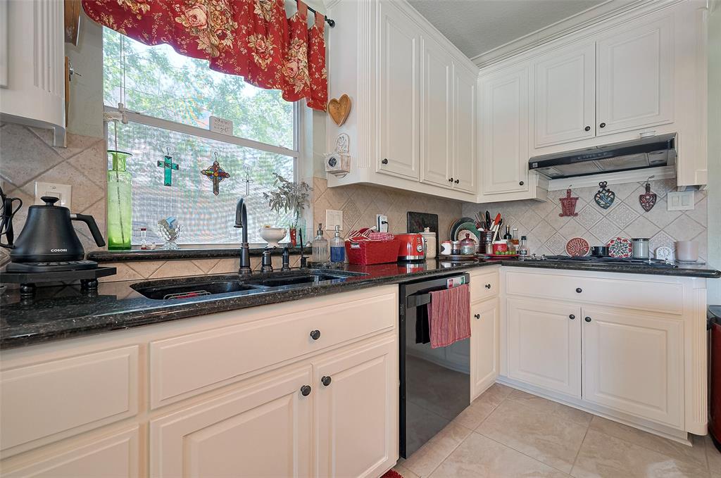 110 Pine Point Court, League City, Texas image 13