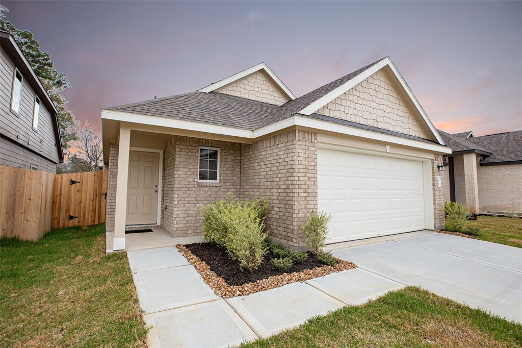 16944 Hazelnut Drive, Conroe, Texas image 1