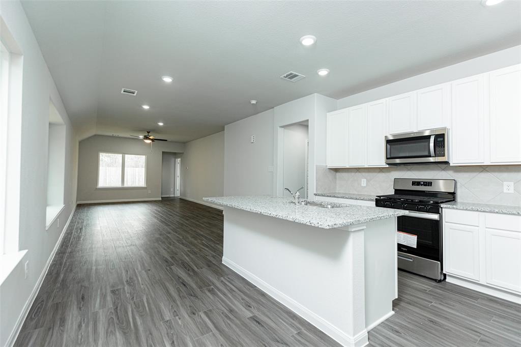 16944 Hazelnut Drive, Conroe, Texas image 17