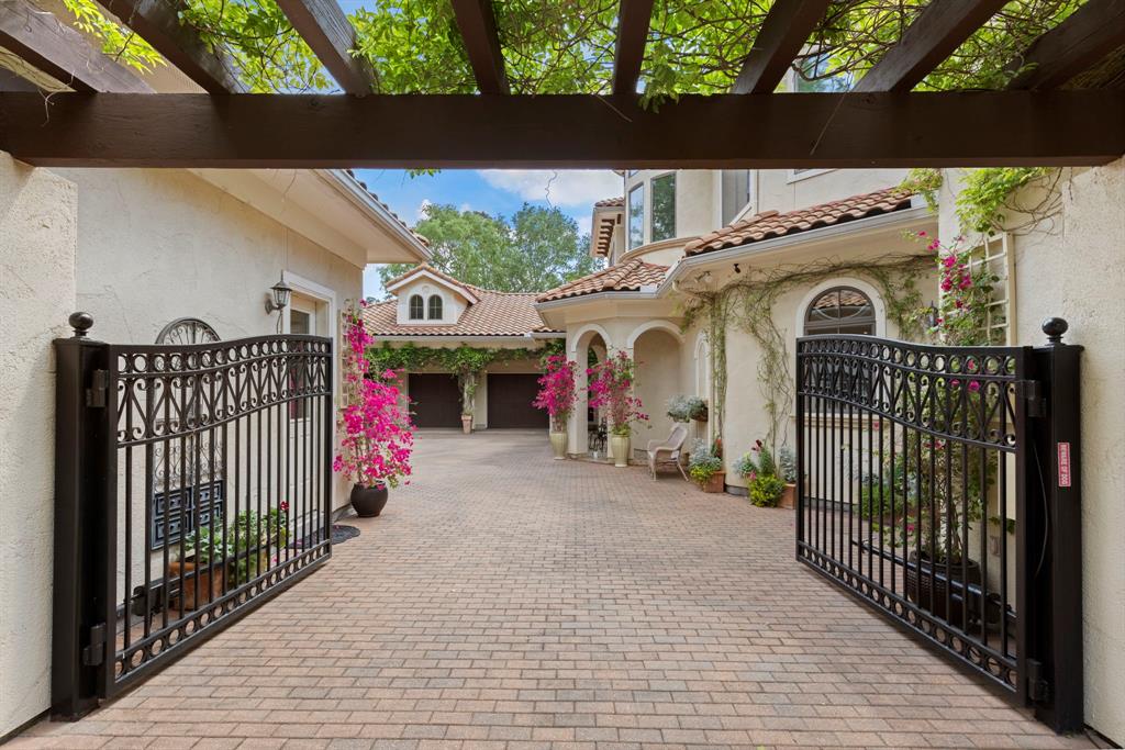 18 S Gary Glen Circle, The Woodlands, Texas image 6