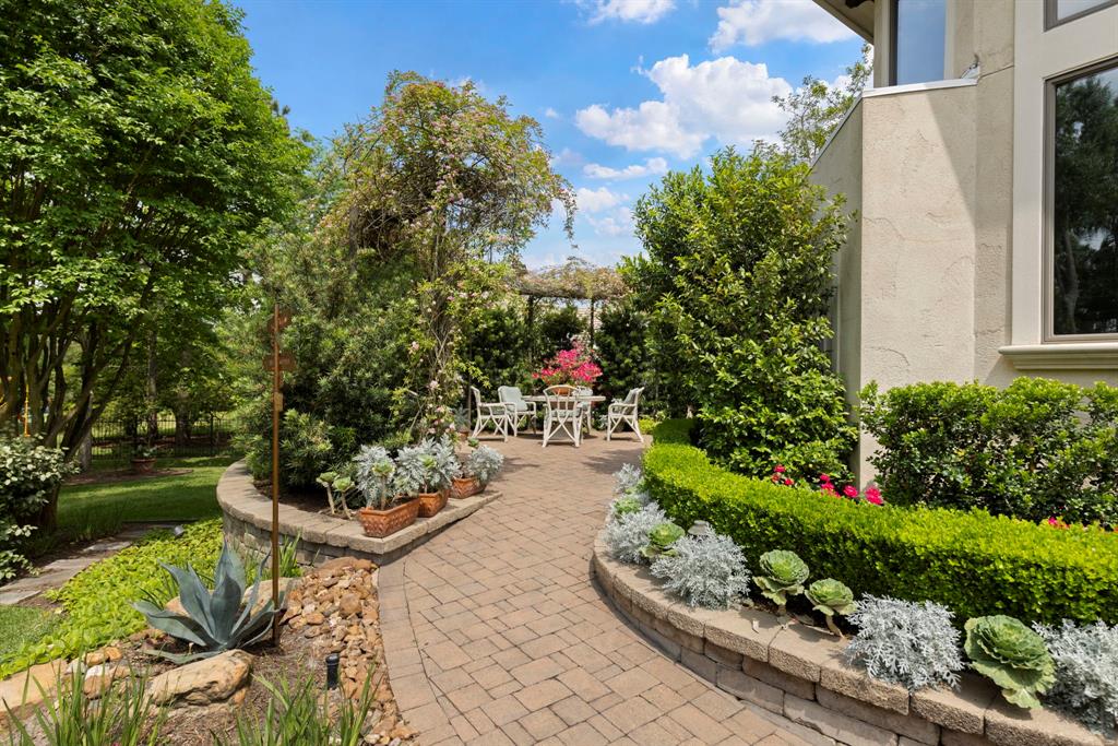 18 S Gary Glen Circle, The Woodlands, Texas image 14