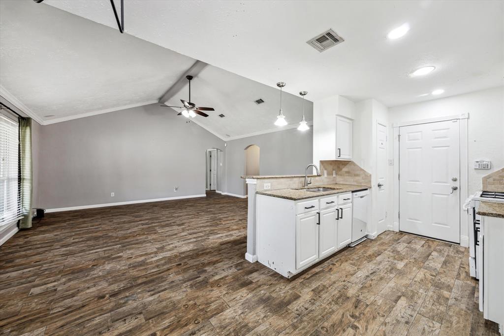 405 S Crockett Street, Deer Park, Texas image 5