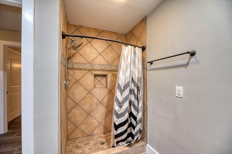1600 Walnut Lane, Kingwood, Texas image 45