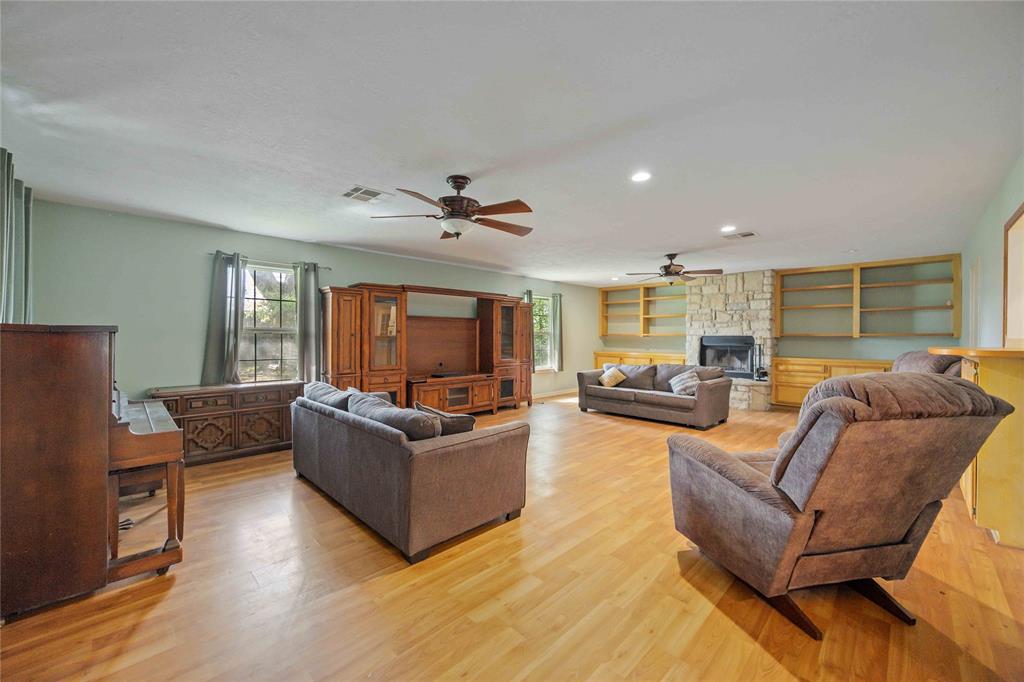 5618 Avenue M 1/2, Santa Fe, Texas image 6