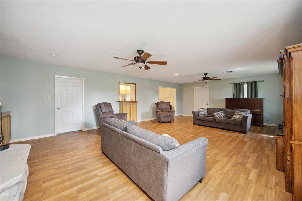 5618 Avenue M 1/2, Santa Fe, Texas image 8