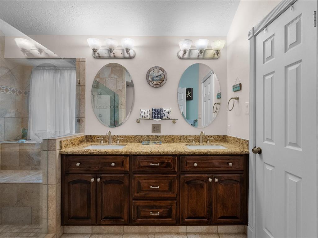 4823 Red Lantern Drive, Friendswood, Texas image 20