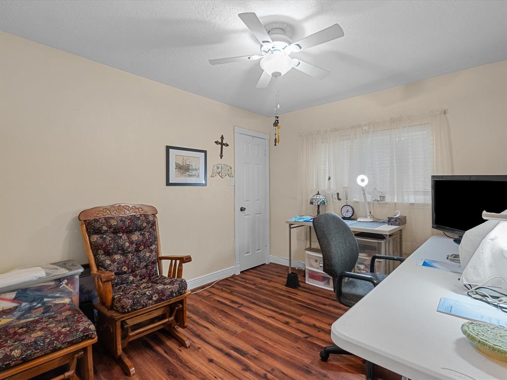 4823 Red Lantern Drive, Friendswood, Texas image 26