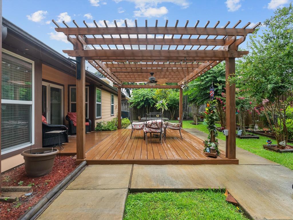 4823 Red Lantern Drive, Friendswood, Texas image 30