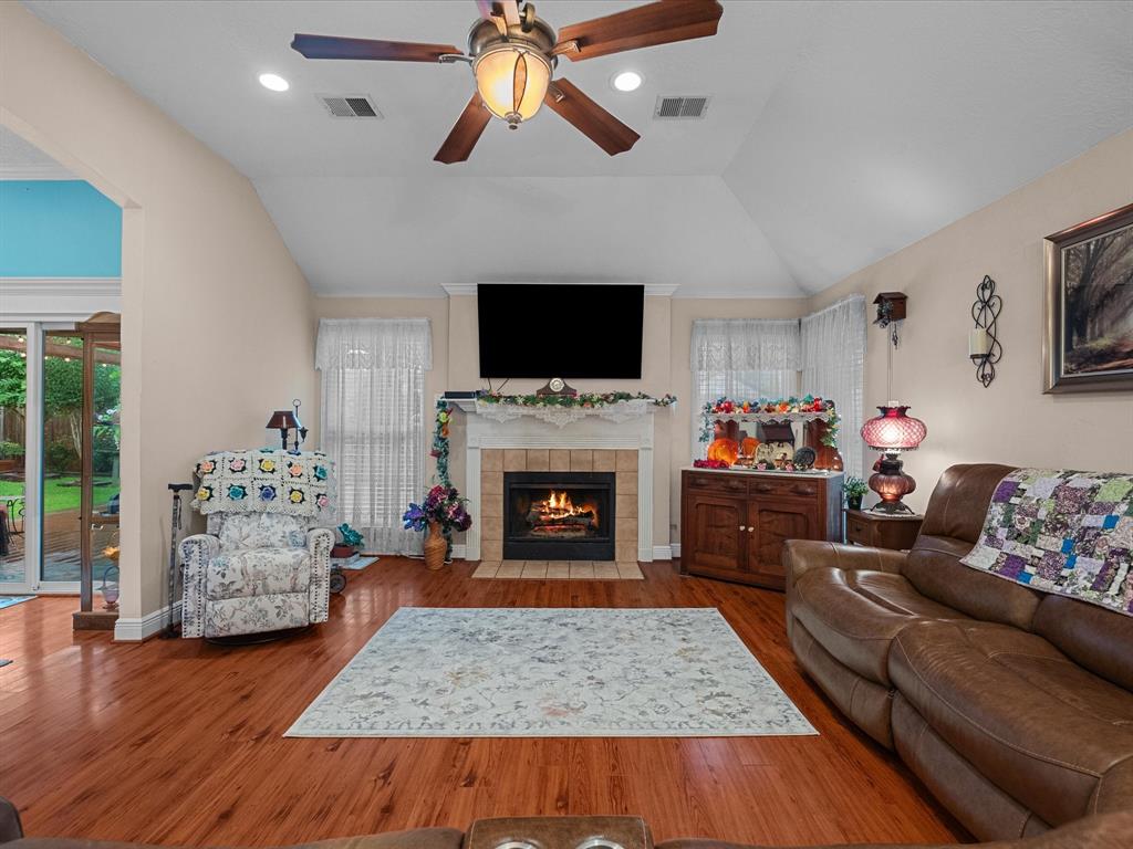 4823 Red Lantern Drive, Friendswood, Texas image 7