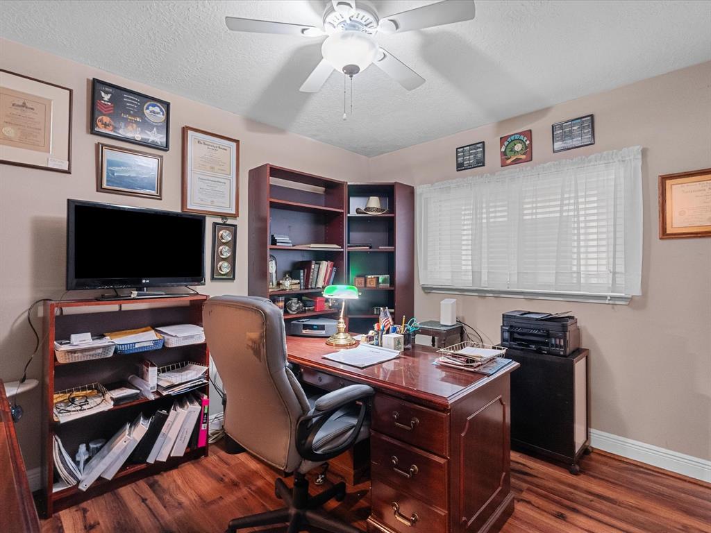 4823 Red Lantern Drive, Friendswood, Texas image 24