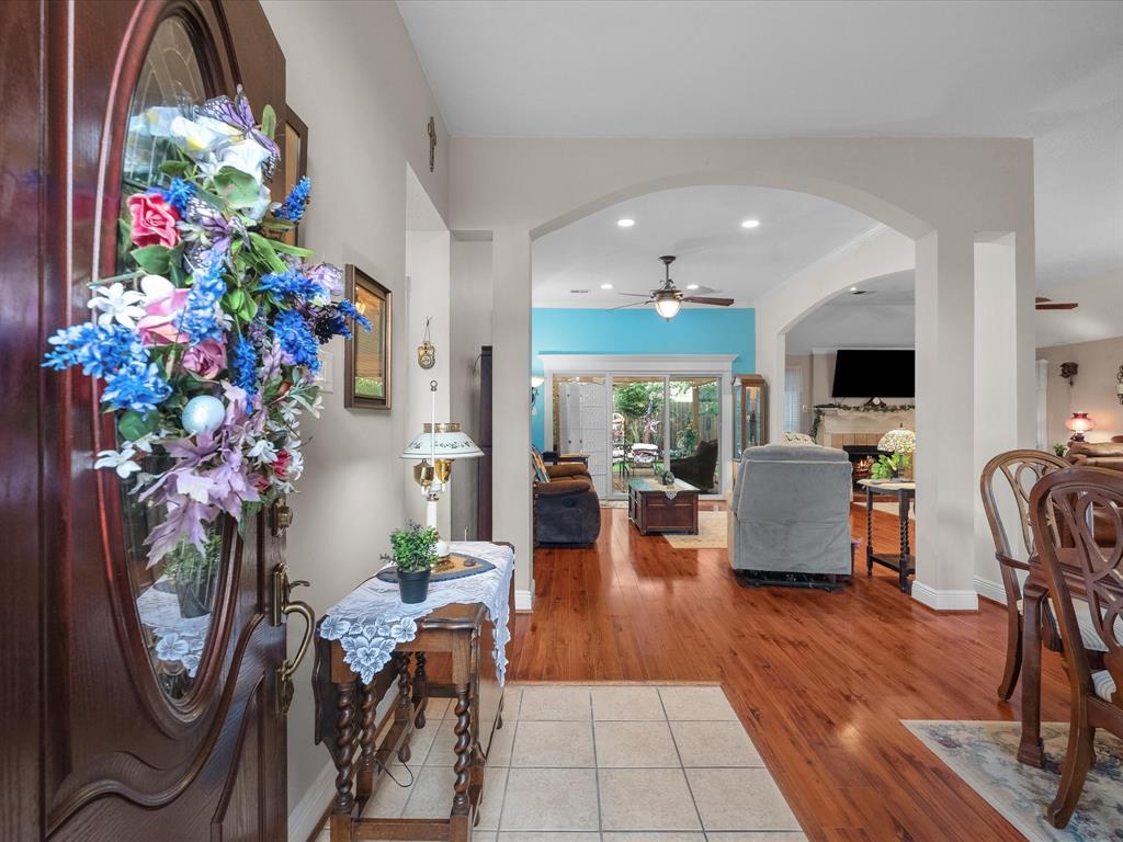 4823 Red Lantern Drive, Friendswood, Texas image 3