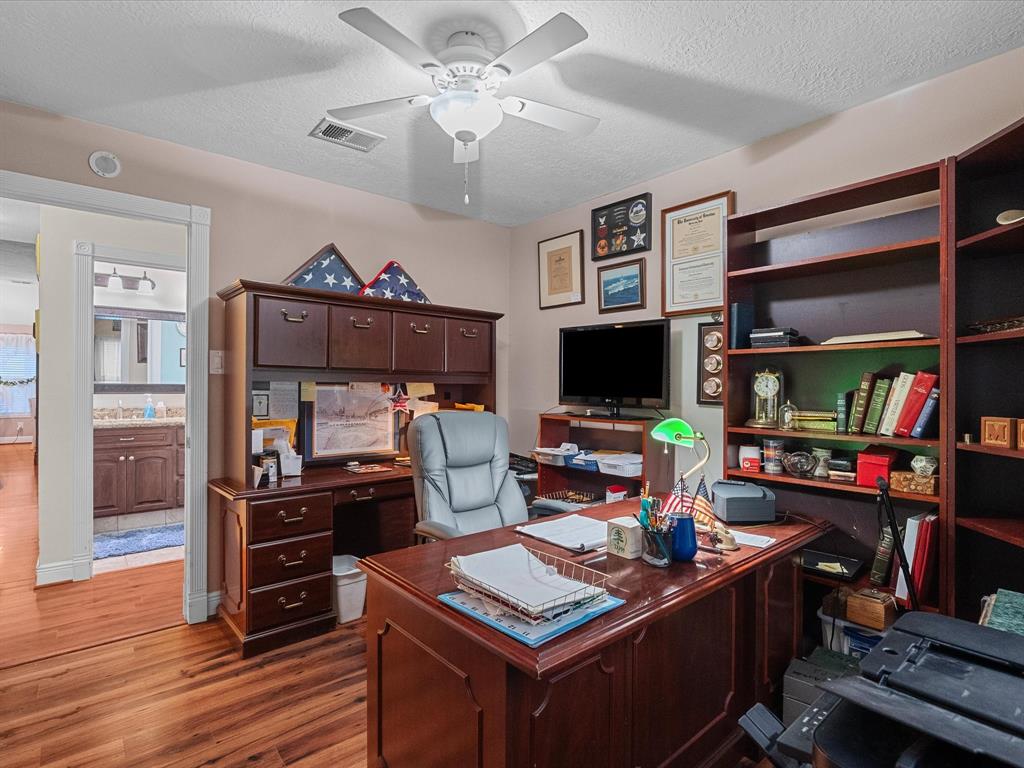 4823 Red Lantern Drive, Friendswood, Texas image 25
