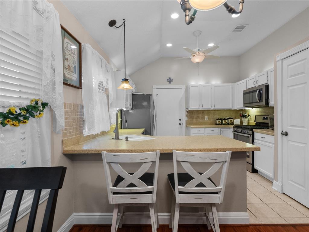 4823 Red Lantern Drive, Friendswood, Texas image 13