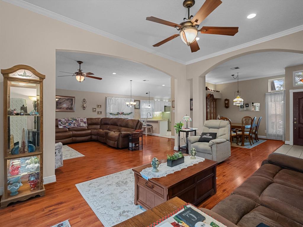 4823 Red Lantern Drive, Friendswood, Texas image 8