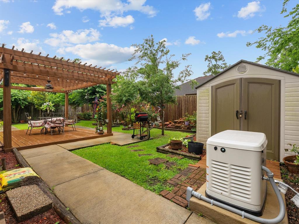 4823 Red Lantern Drive, Friendswood, Texas image 33