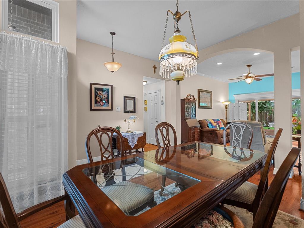 4823 Red Lantern Drive, Friendswood, Texas image 16