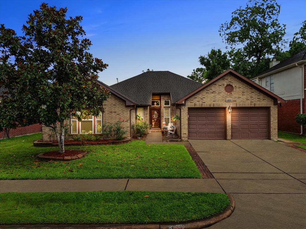4823 Red Lantern Drive, Friendswood, Texas image 1