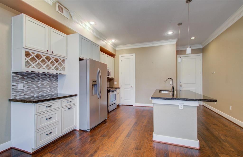 510 Lovett Blvd 308