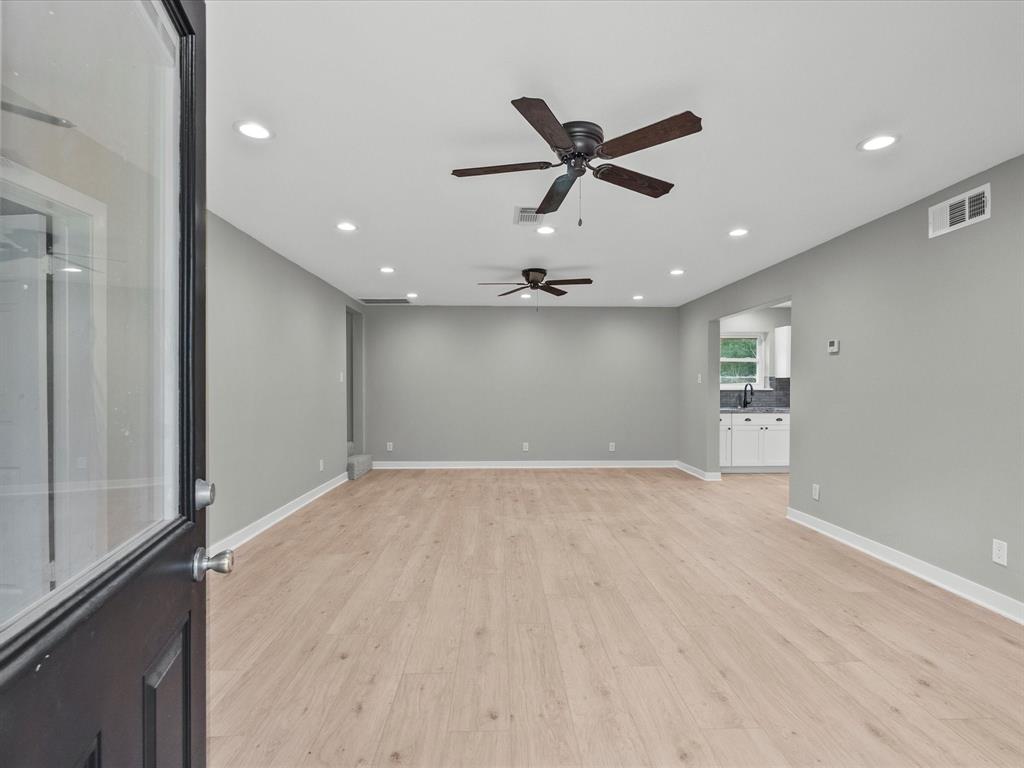 3422 N Elm Road, Santa Fe, Texas image 2