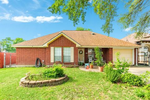 Single Family Residence in Houston TX 8336 Wayfarer Lane.jpg