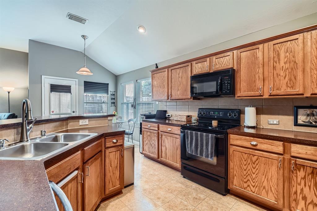 2604 Hewn Rock Way, Pearland, Texas image 10